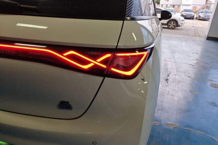 Used BYD Dolphin 2023 420 km Fashion Edition Right Rear Taillight