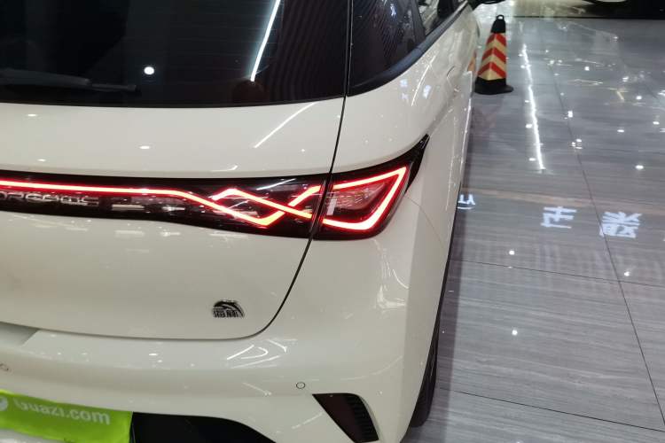 Used BYD Dolphin 2023 420 km Fashion Edition Right Rear Taillight
