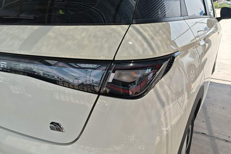 Used BYD Dolphin 2023 420 km Fashion Edition Right Rear Taillight