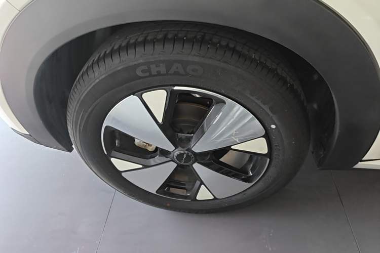 Used BYD Dolphin 2023 420 km Fashion Edition Right Rear Wheel Hub