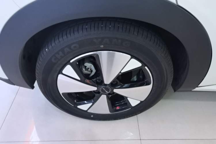 Used BYD Dolphin 2023 420 km Fashion Edition Right Rear Wheel Hub