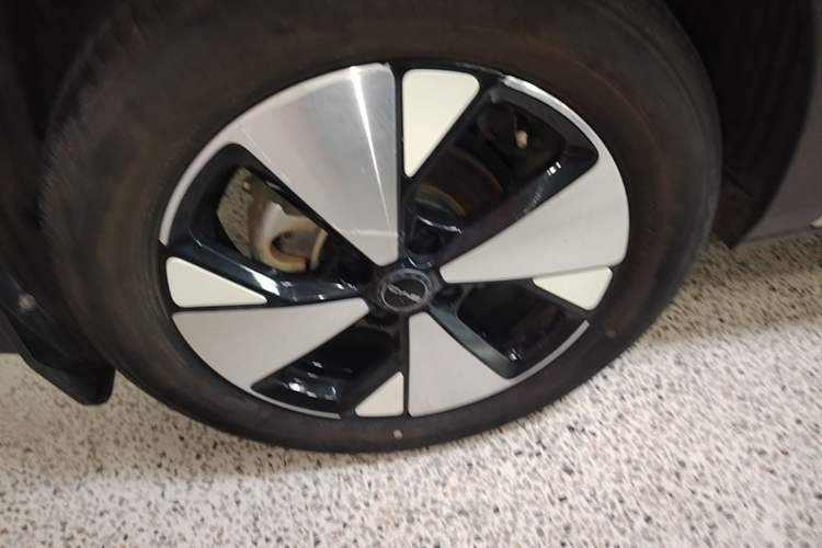Used BYD Dolphin 2023 420 km Free Version Right Rear Wheel Hub
