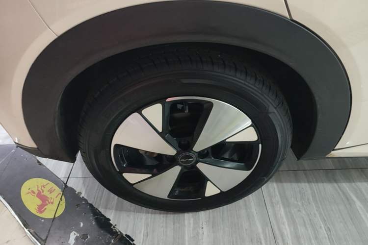 Used BYD Dolphin 2023 420 km Fashion Edition Right Rear Wheel Hub