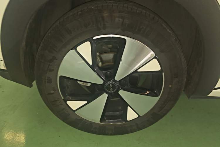 Used BYD Dolphin 2023 420 km Free Version Right Rear Wheel Hub
