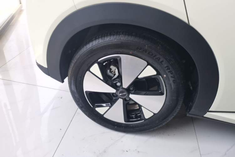 Used BYD Dolphin 2023 420 km Fashion Edition Right Rear Wheel Hub