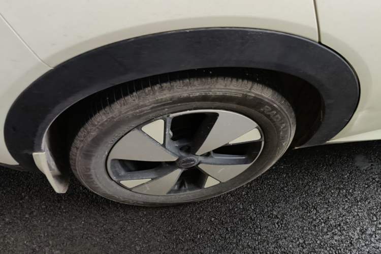 Used BYD Dolphin 2023 420 km Fashion Edition Right Rear Wheel Hub