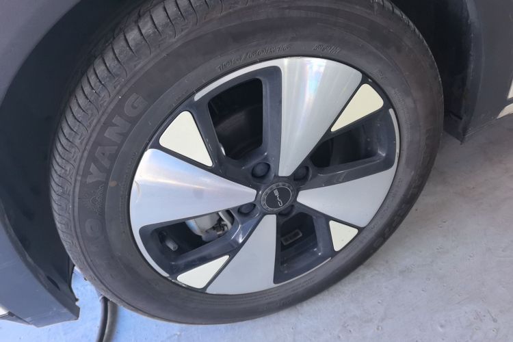 Used BYD Dolphin 2023 420 km Fashion Edition Right Rear Wheel Hub