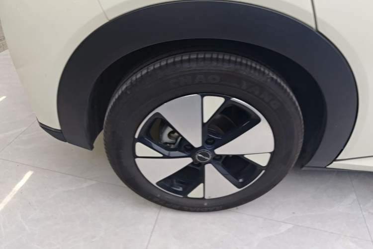 Used BYD Dolphin 2023 420 km Fashion Edition Right Rear Wheel Hub