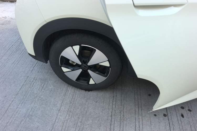 Used BYD Dolphin 2023 420 km Fashion Edition Right Rear Wheel Hub