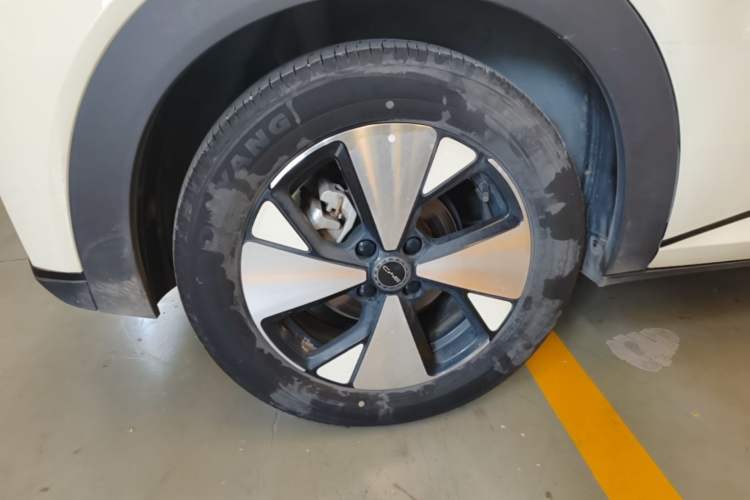 Used BYD Dolphin 2023 420 km Fashion Edition Right Rear Wheel Hub
