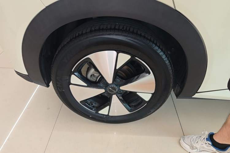 Used BYD Dolphin 2023 420 km Fashion Edition Right Rear Wheel Hub