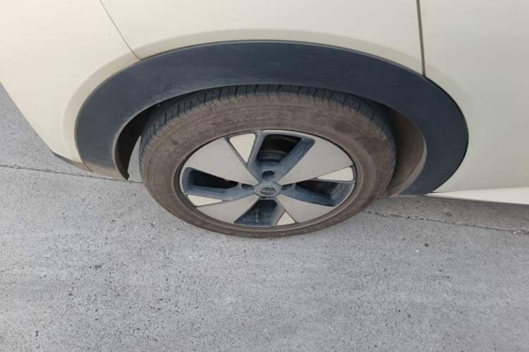 Used BYD Dolphin 2023 420 km Fashion Edition Right Rear Wheel Hub