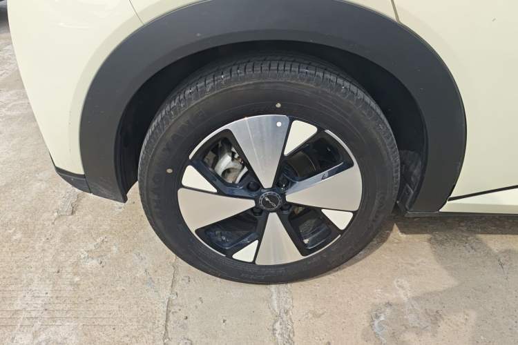 Used BYD Dolphin 2023 420 km Fashion Edition Right Rear Wheel Hub