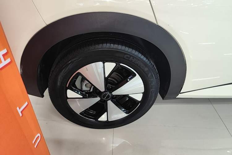 Used BYD Dolphin 2023 420 km Free Version Right Rear Wheel Hub
