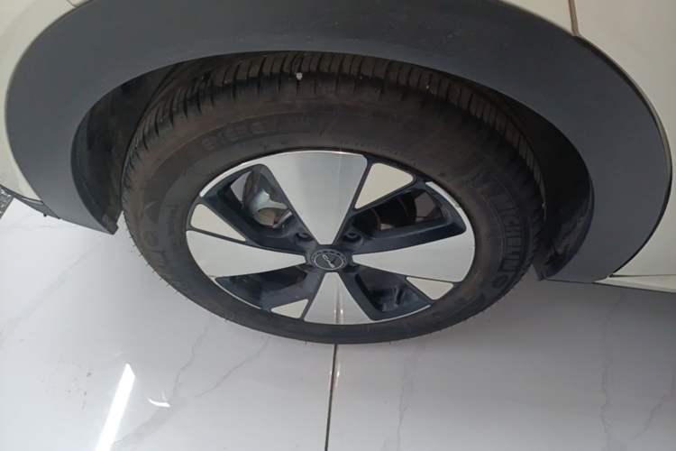 Used BYD Dolphin 2023 420 km Fashion Edition Right Rear Wheel Hub