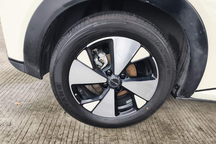 Used BYD Dolphin 2023 420 km Fashion Edition Right Rear Wheel Hub