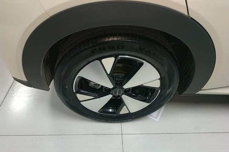 Used BYD Dolphin 2023 420 km Fashion Edition Right Rear Wheel Hub