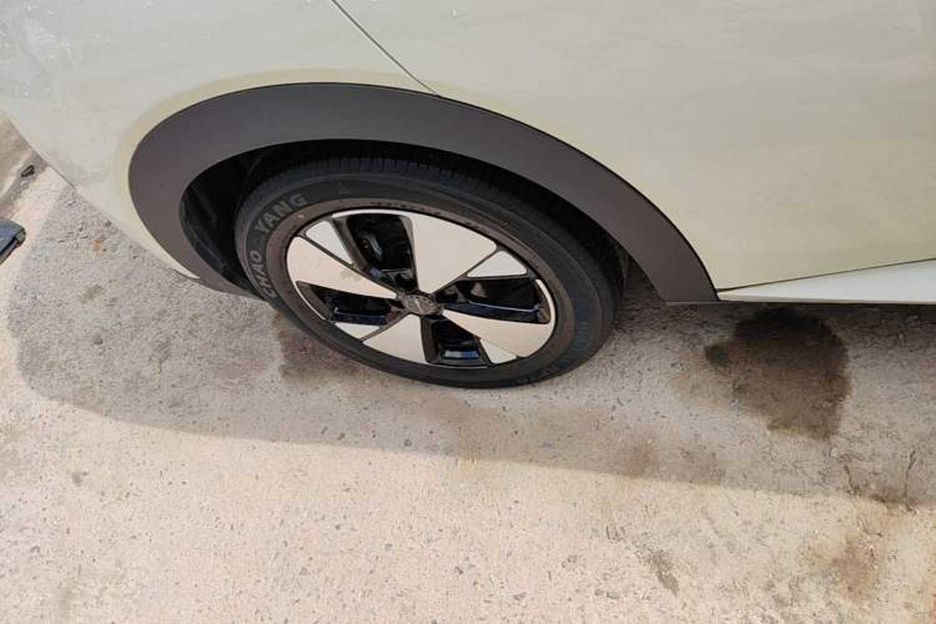 Used BYD Dolphin 2023 420 km Fashion Edition Right Rear Wheel Hub