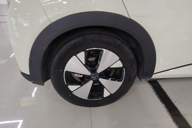 Used BYD Dolphin 2023 420 km Fashion Edition Right Rear Wheel Hub