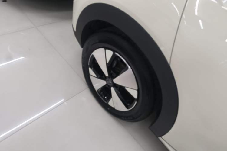 Used BYD Dolphin 2023 420 km Fashion Edition Right Rear Wheel Hub
