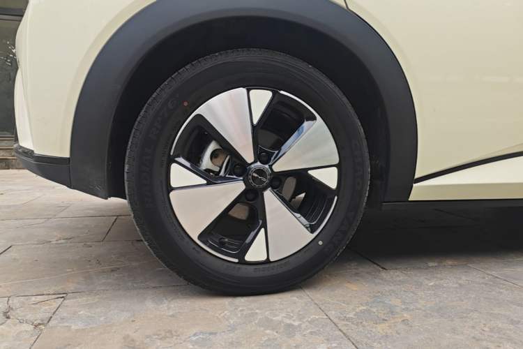 Used BYD Dolphin 2023 420 km Fashion Edition Right Rear Wheel Hub