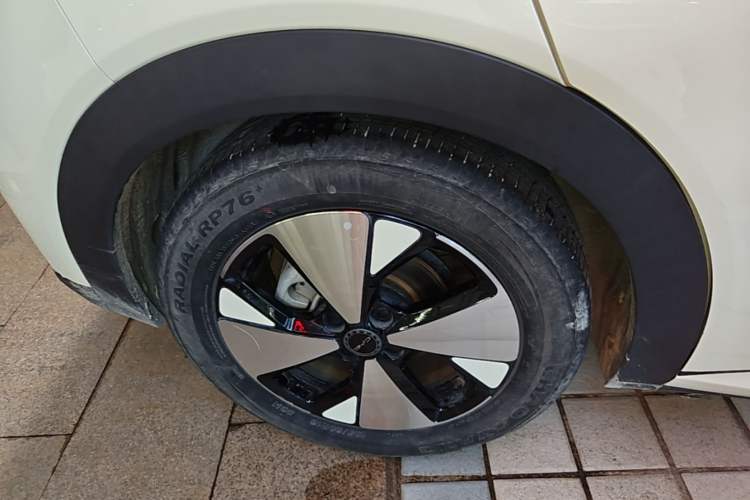 Used BYD Dolphin 2023 420 km Fashion Edition Right Rear Wheel Hub