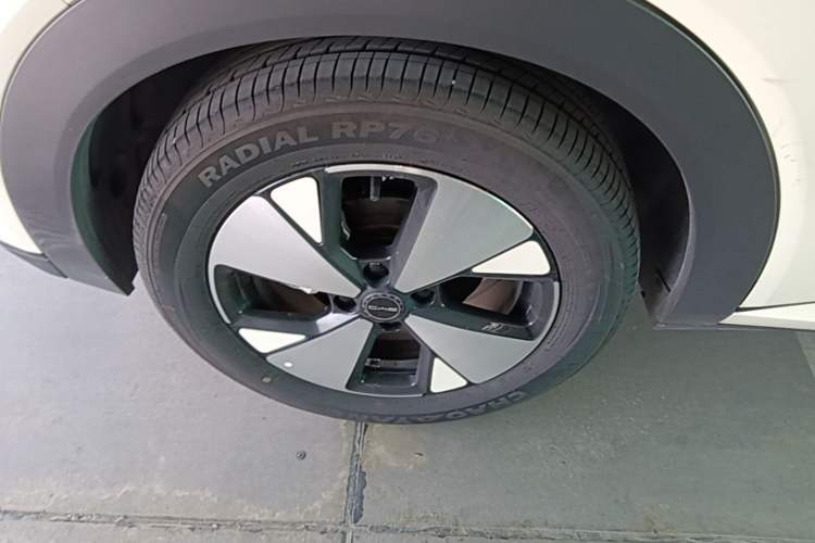 Used BYD Dolphin 2023 420 km Fashion Edition Right Rear Wheel Hub