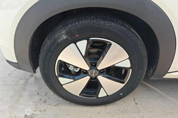 Used BYD Dolphin 2023 420 km Fashion Edition Right Rear Wheel Hub