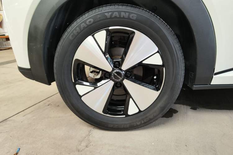 Used BYD Dolphin 2023 420 km Fashion Edition Right Rear Wheel Hub