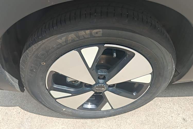 Used BYD Dolphin 2023 420 km Fashion Edition Right Rear Wheel Hub