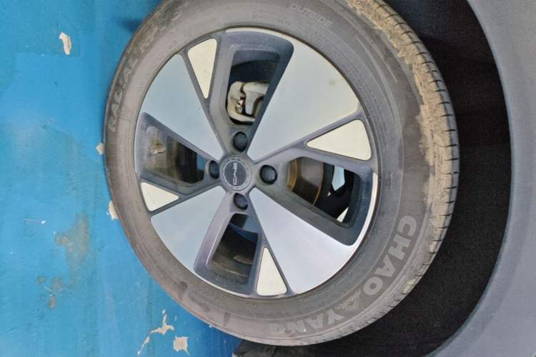 Used BYD Dolphin 2023 420 km Fashion Edition Right Rear Wheel Hub
