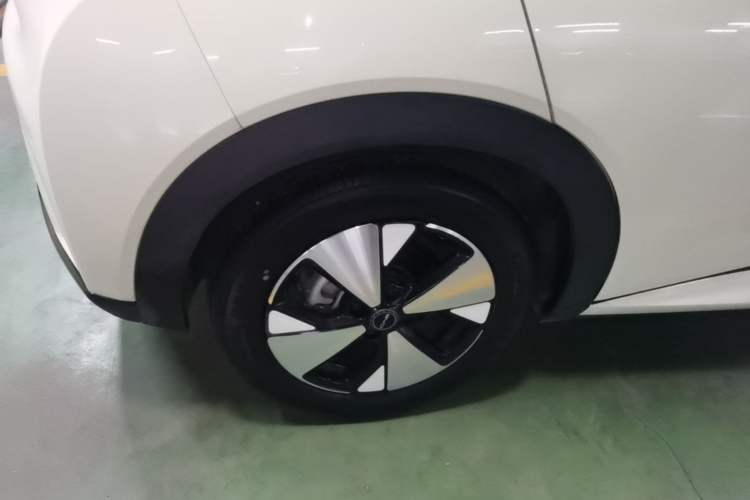 Used BYD Dolphin 2023 420 km Free Version Right Rear Wheel Hub