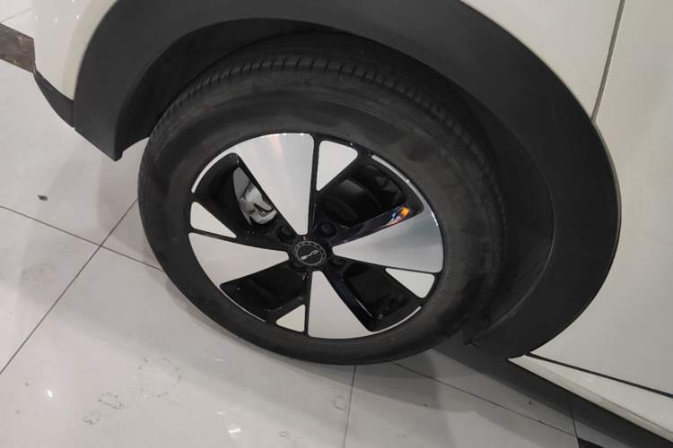 Used BYD Dolphin 2023 420 km Fashion Edition Right Rear Wheel Hub