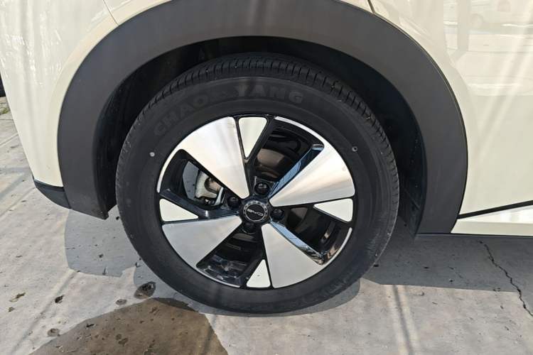 Used BYD Dolphin 2023 420 km Fashion Edition Right Rear Wheel Hub