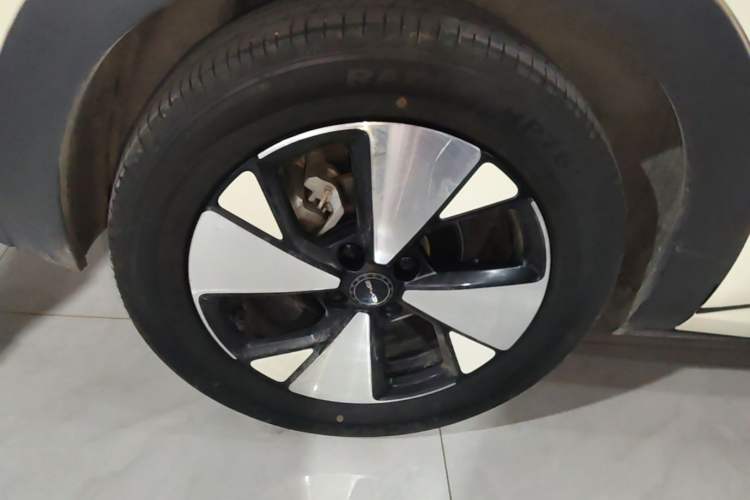 Used BYD Dolphin 2023 420 km Fashion Edition Right Rear Wheel Hub