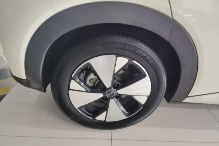 Used BYD Dolphin 2023 420 km Fashion Edition Right Rear Wheel Hub