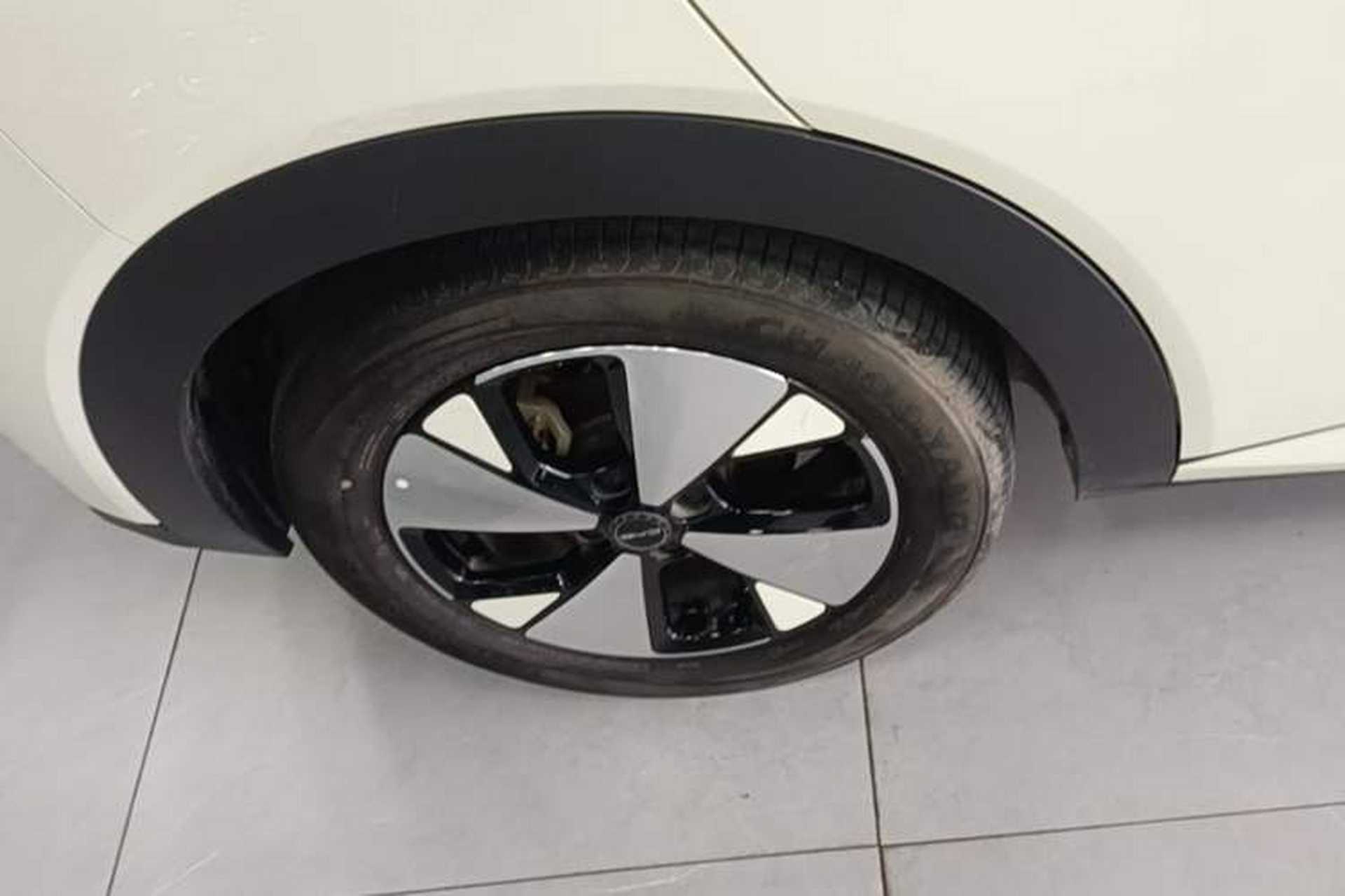 Used BYD Dolphin 2023 420 km Fashion Edition Right Rear Wheel Hub