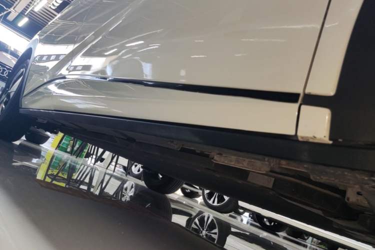 Used BYD Dolphin 2023 420 km Fashion Edition Right Side Sill