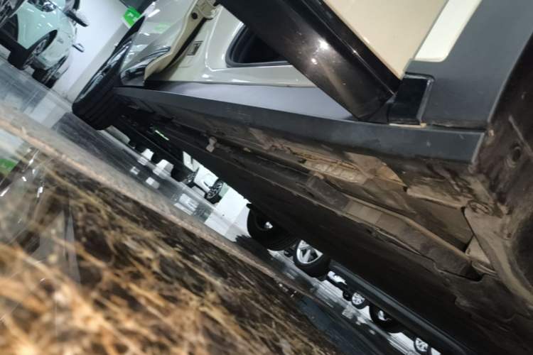 Used BYD Dolphin 2023 420 km Fashion Edition Right Side Sill