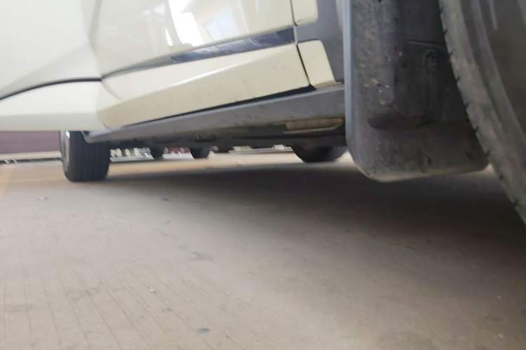 Used BYD Dolphin 2023 420 km Fashion Edition Right Side Sill