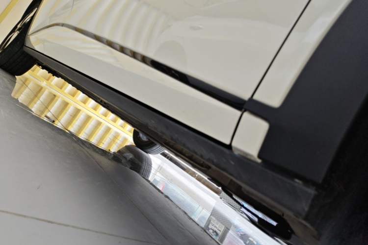 Used BYD Dolphin 2023 420 km Fashion Edition Right Side Sill