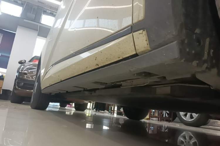 Used BYD Dolphin 2023 420 km Fashion Edition Right Side Sill