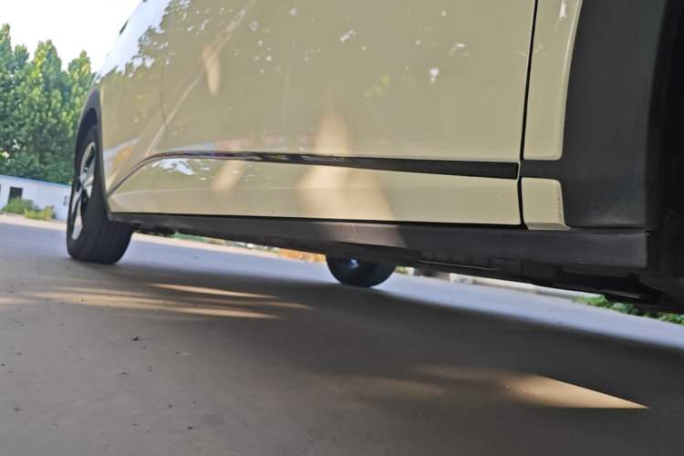 Used BYD Dolphin 2023 420 km Fashion Edition Right Side Sill