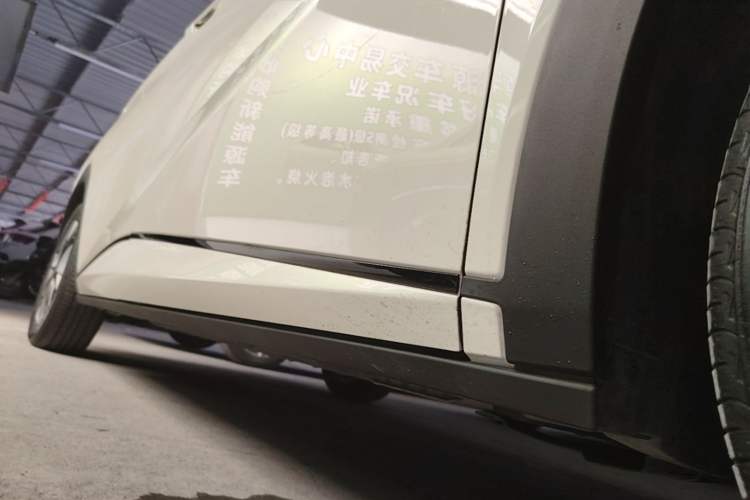 Used BYD Dolphin 2023 420 km Free Version Right Side Sill