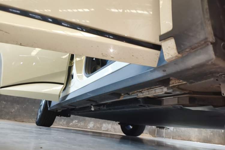 Used BYD Dolphin 2023 420 km Fashion Edition Right Side Sill