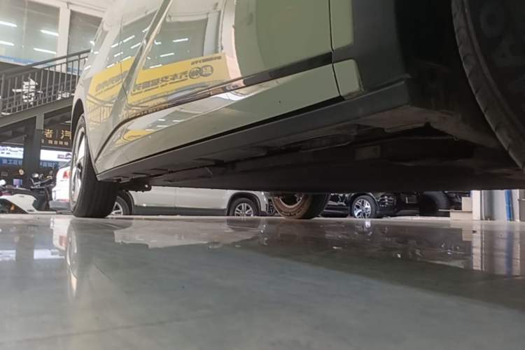 Used BYD Dolphin 2023 420 km Fashion Edition Right Side Sill