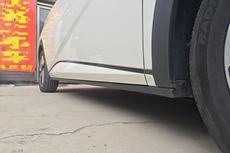 Used BYD Dolphin 2023 420 km Fashion Edition Right Side Sill
