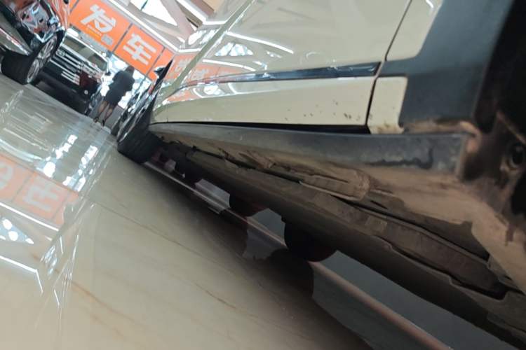 Used BYD Dolphin 2023 420 km Fashion Edition Right Side Sill