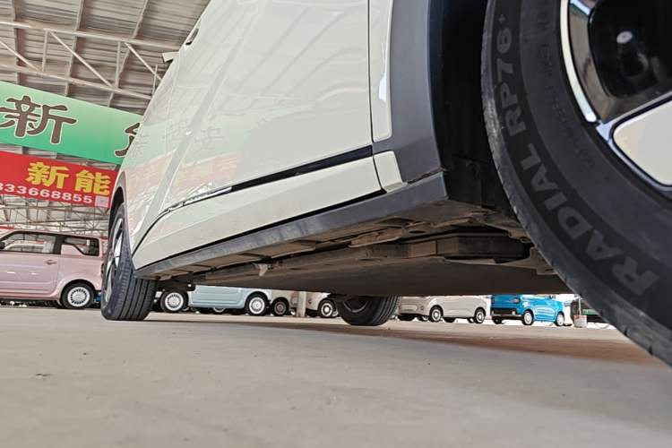 Used BYD Dolphin 2023 420 km Fashion Edition Right Side Sill