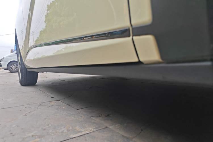 Used BYD Dolphin 2023 420 km Fashion Edition Right Side Sill